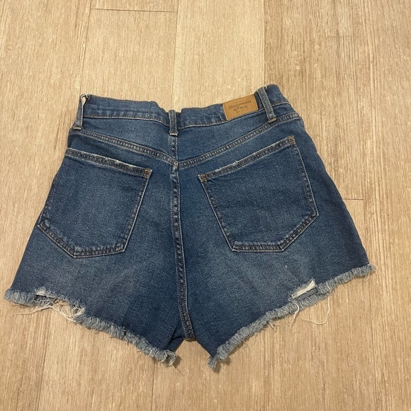 NWOT Abercrombie Distressed Blue Denim Shorts - Picture 5 of 6